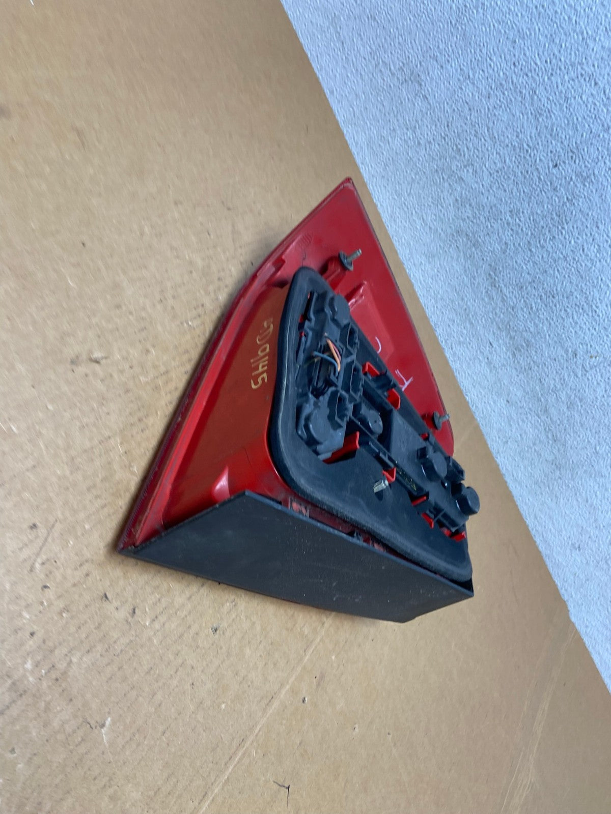 2004 to 2005 Volkswagen Jetta Right Passenger RH Side Tail Light AD9145 LK4