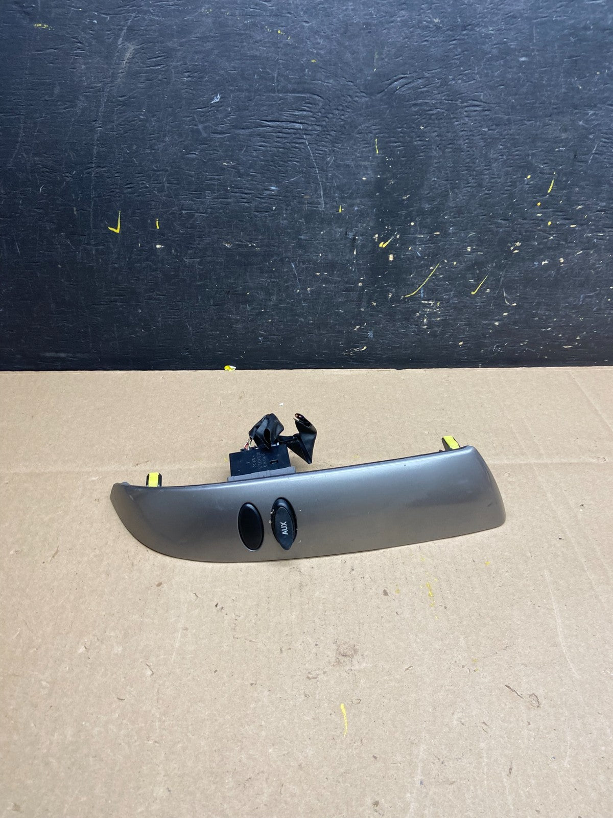 2004 to 2010 Toyota Sienna Right Side Radio Switches Bezel Trim T9236 DG0