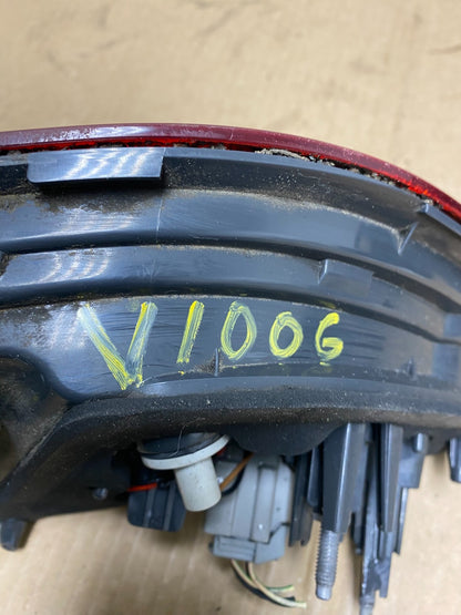 2015 to 2017 Chrysler 200 Sedan Left Driver Side Inner Tail Light V1006 DW8