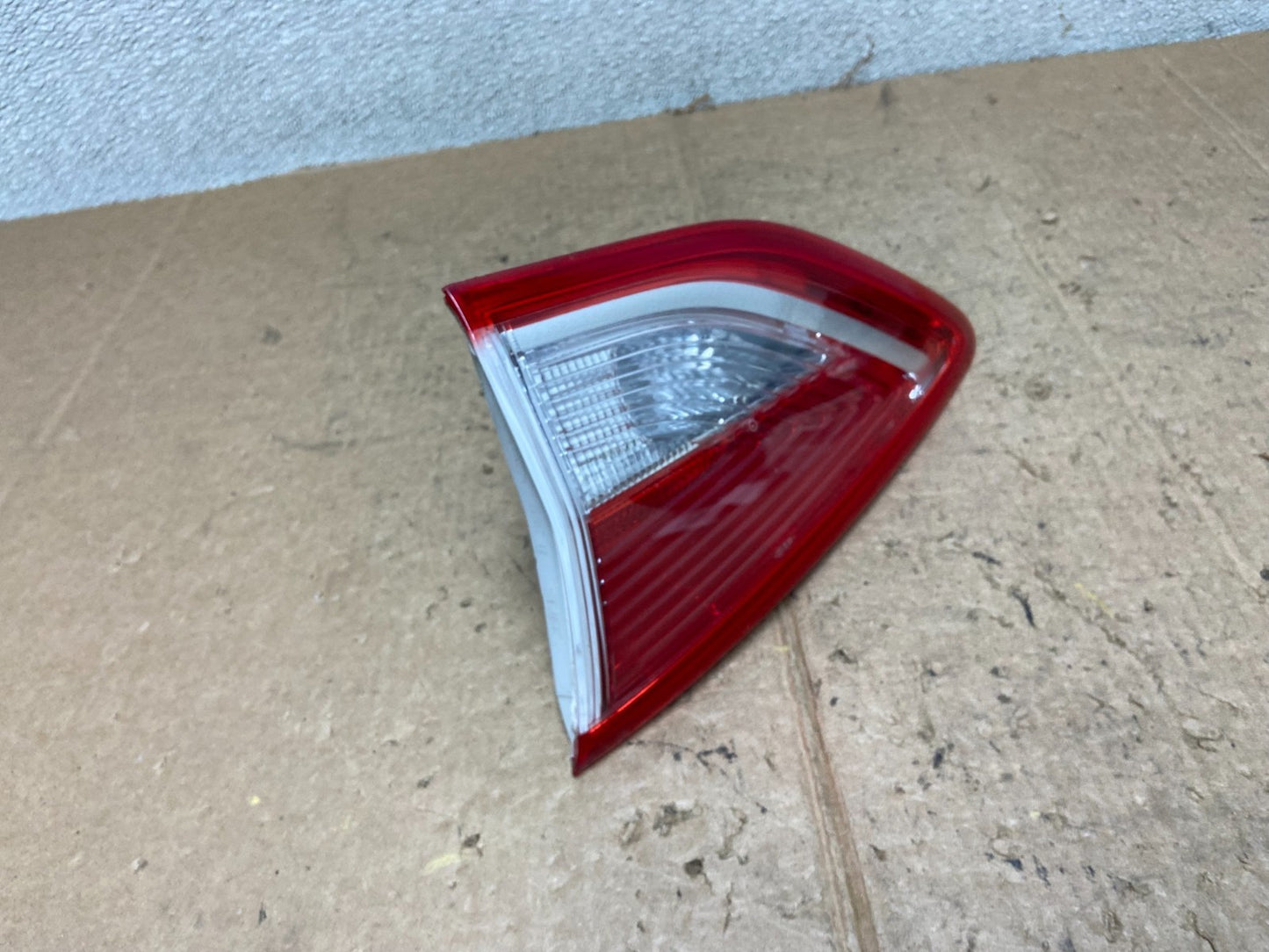 2013 to 2016 Ford Escape Right Passenger RH Side Inner Tail Light OEM AA4087 DW2