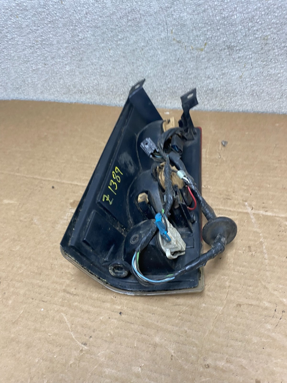 1996-1999 GMC Savana Express 1500 Van Right Passenger Tail Light Oem Z1389 DW7