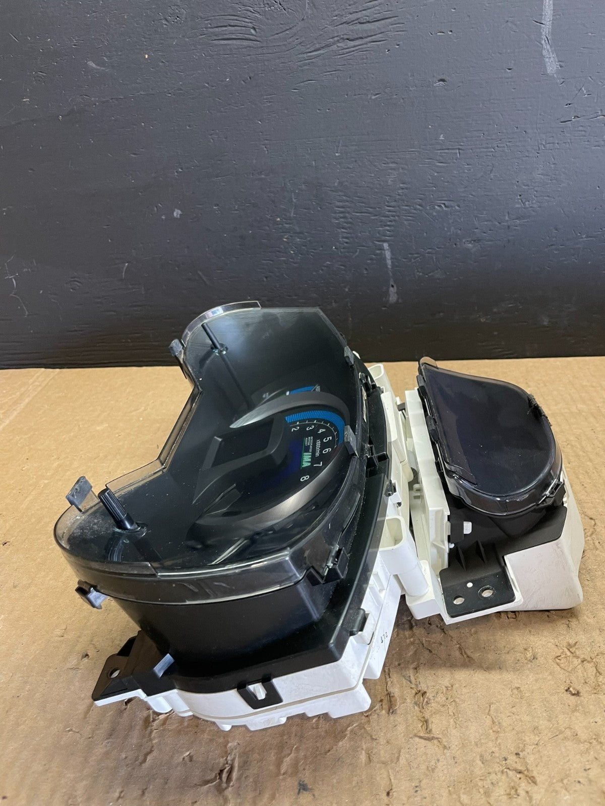 2010 to 2011 Honda Insight Speedometer Instrument Cluster Oem AB7527 DG4