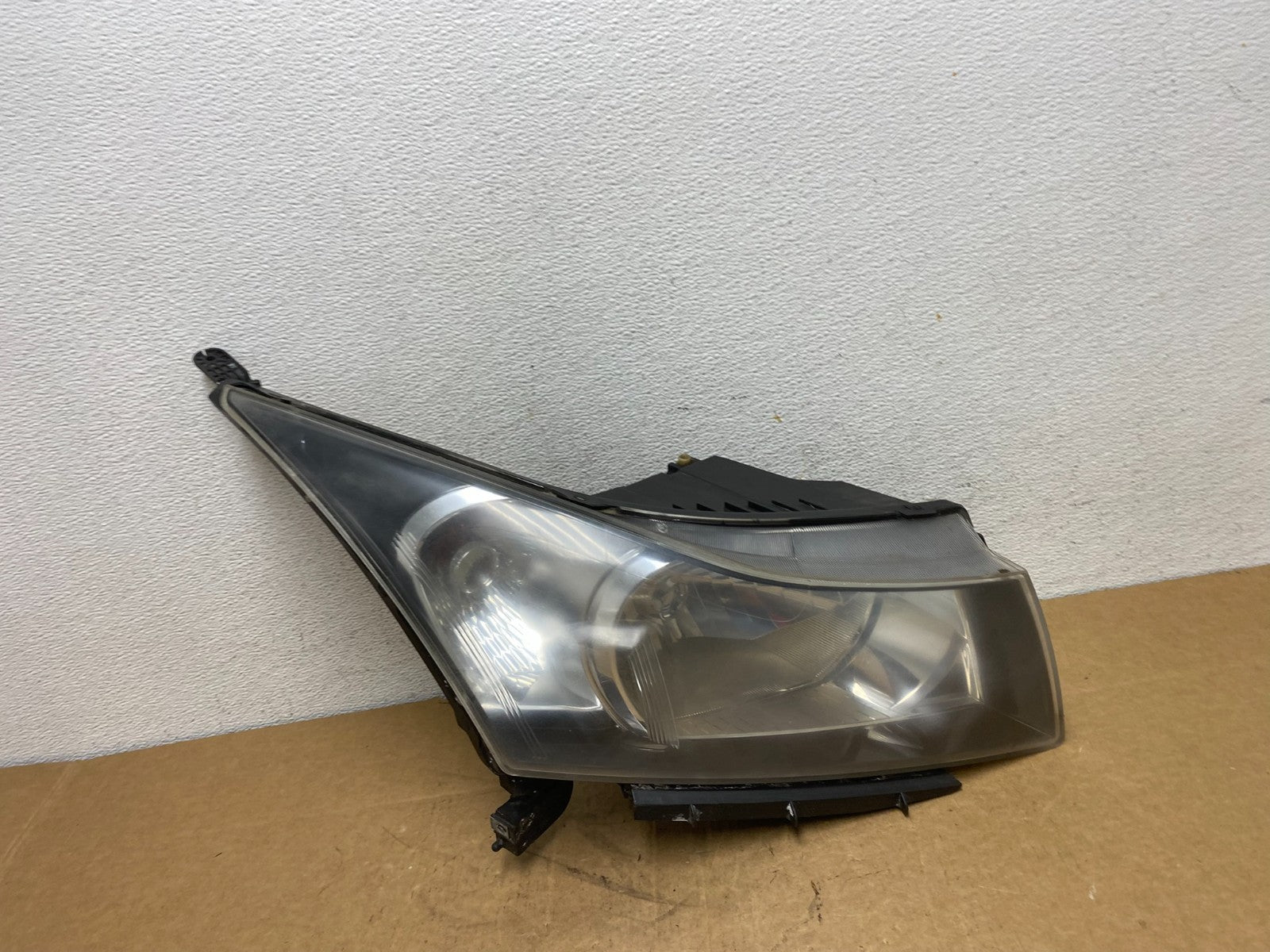 2011 to 2015 Chevrolet Cruze Halogen Right Passenger Rh Headlight AD6181 DW0