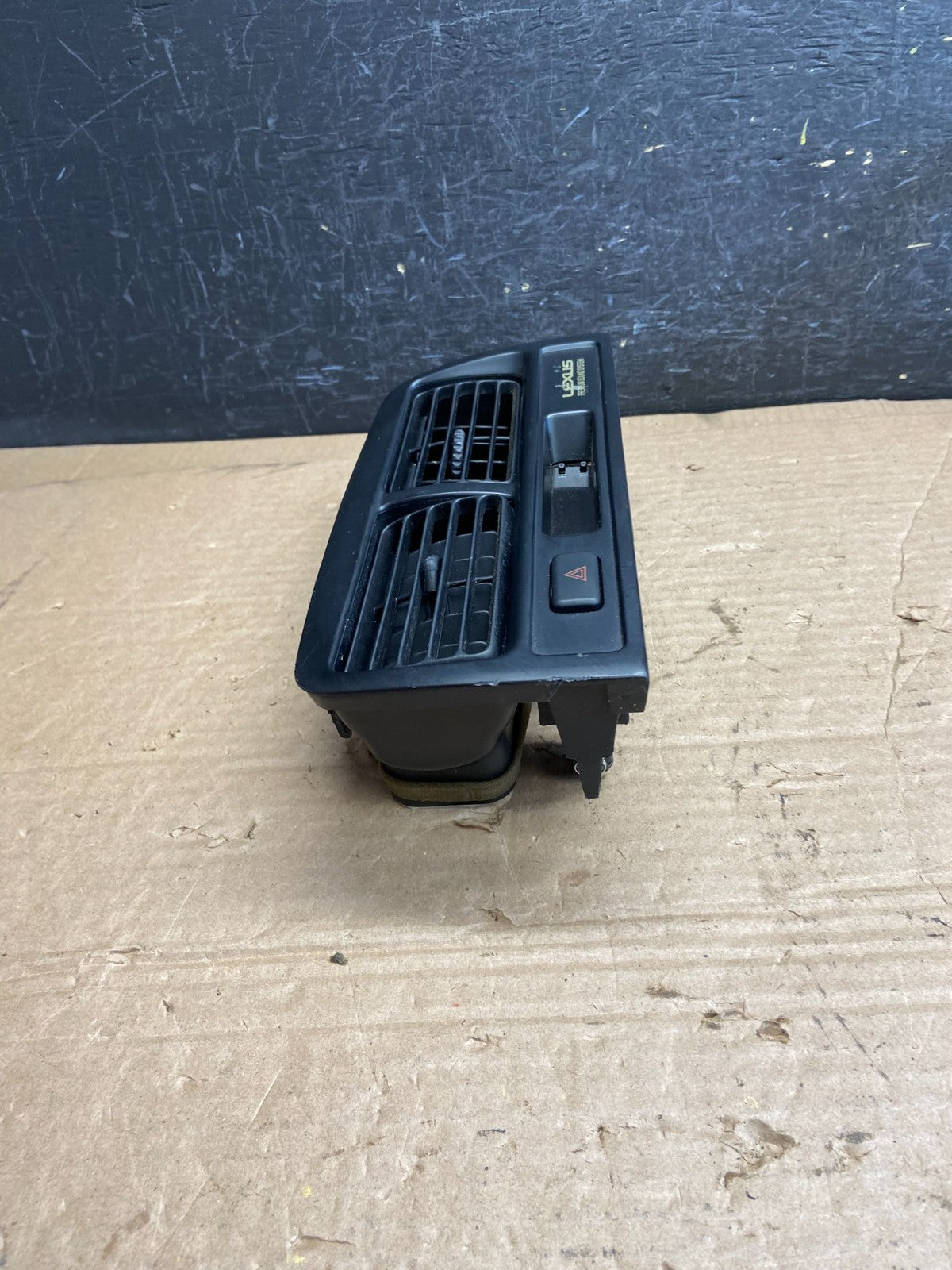 1997 to 2001 Lexus ES330 ES300 Front Center Side Air Vent AF2187 DG1