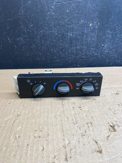2001 - 2007 GMC Chevrolet Express 1500 Climate Control A/C ac6710 DG0