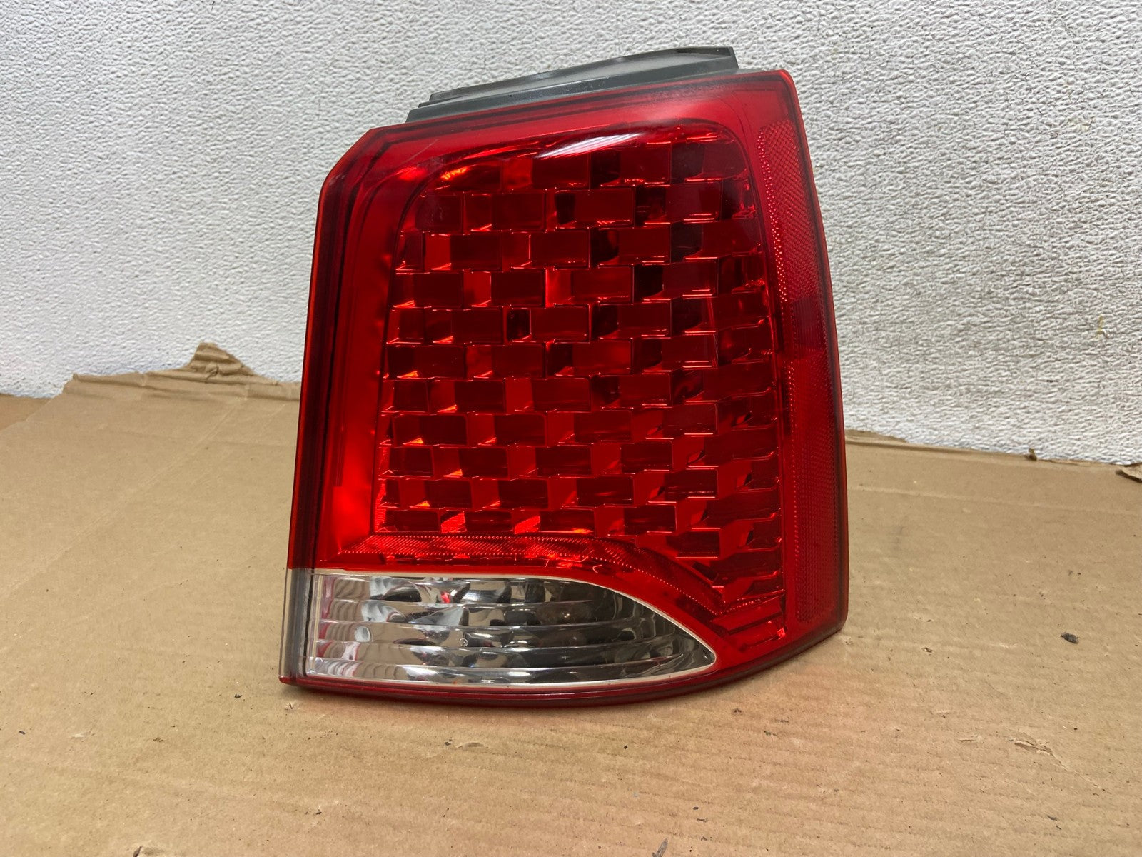 2011 to 2013 Kia Sorento Right Passenger RH Side Tail Light AG9187 LK0