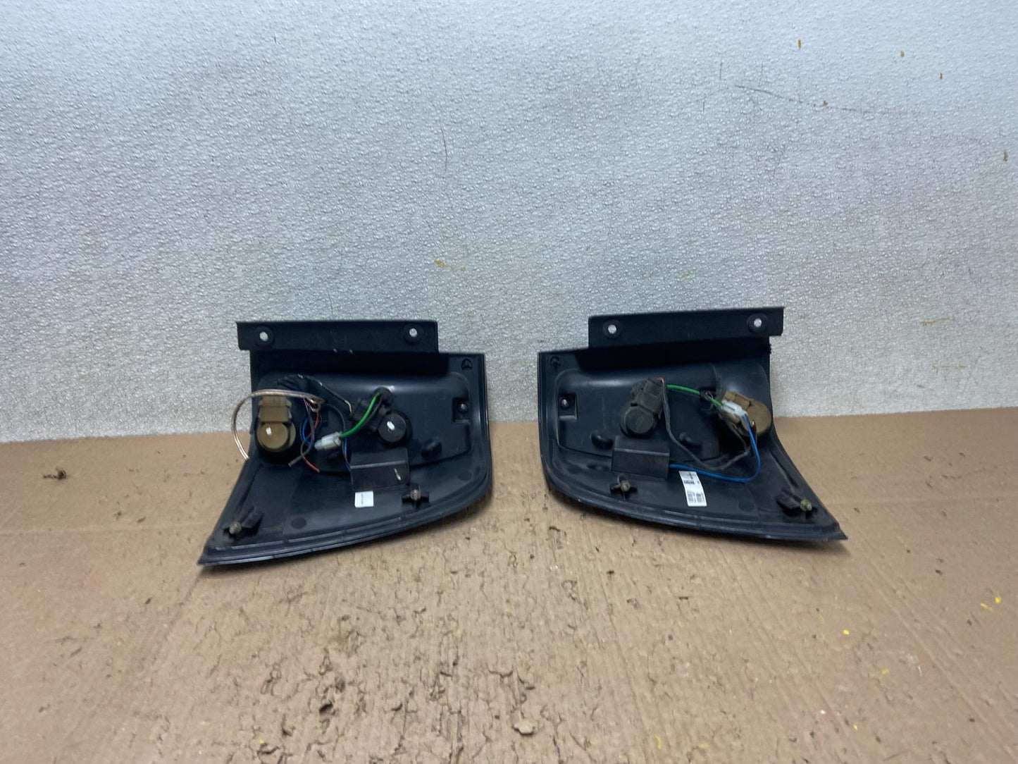 2007 - 2012 Ford Expedition Left + Right  Side Set Tail lights Y4985 PS5