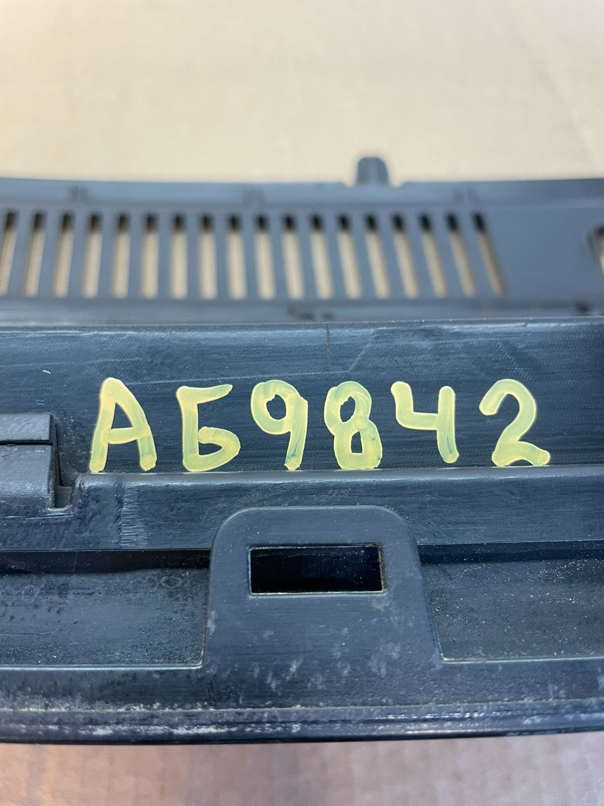 2016 to 2018 Volkswagen Passat Front Upper Grill Grille AG9842 DG5