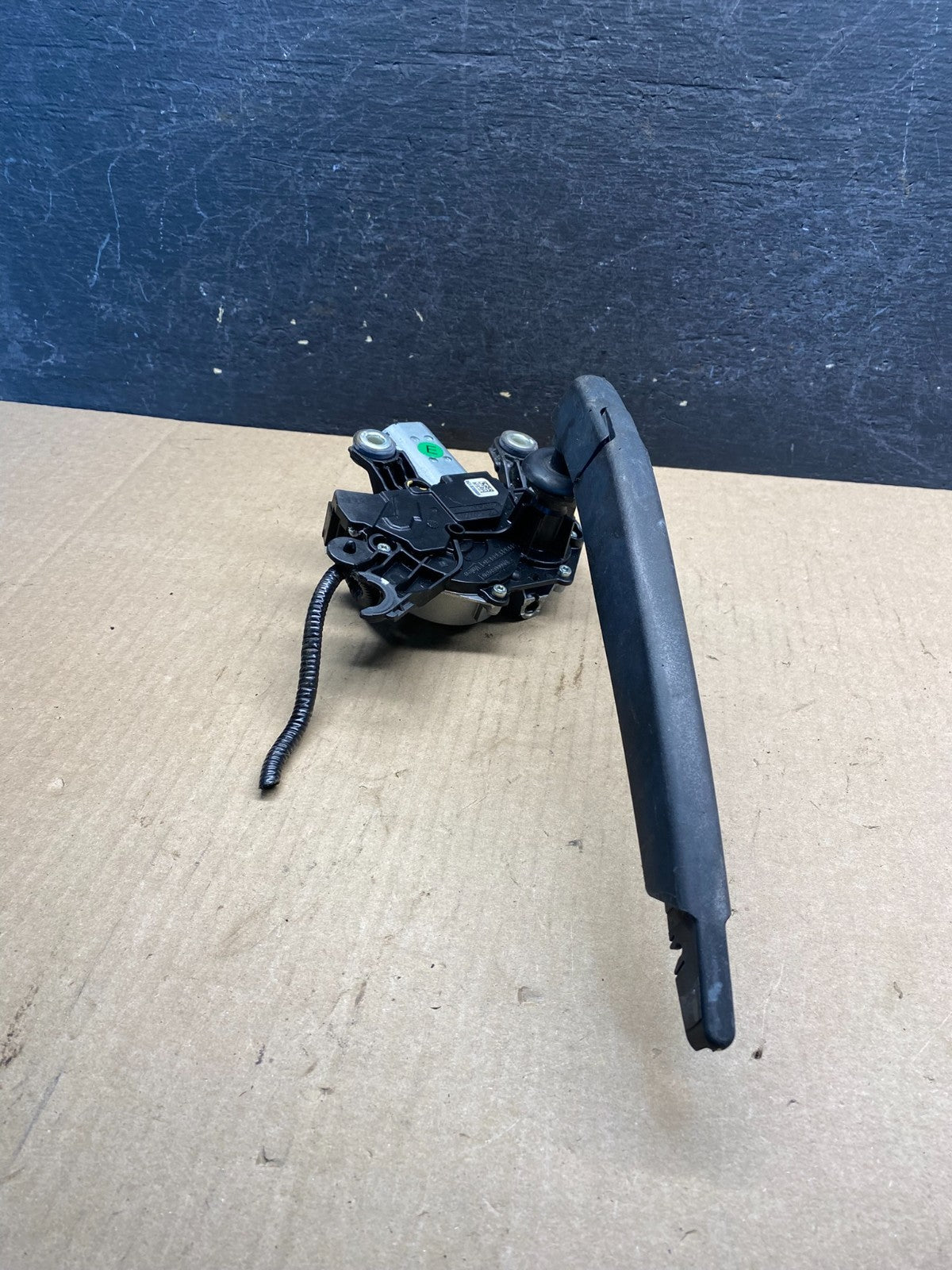 2013-2016 Nissan Pathfinder Back Door Rear Wiper Motor Wiper Blade AG9665 DG2