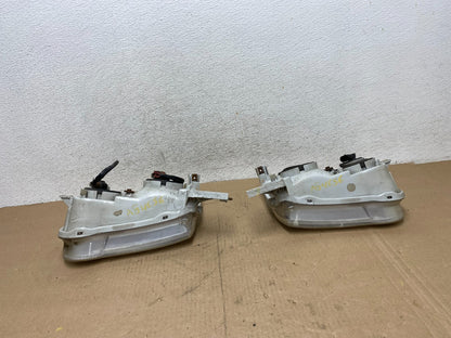 2001-2002 Toyota Corolla Left+Right Side Halogen Headlights AG4656 DW9