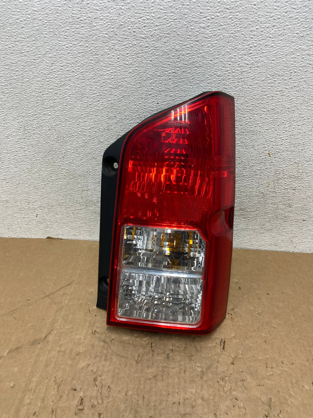 2005 to 2012 Nissan Pathfinder Right Passenger RH Side Tail Light AG1125 LK0