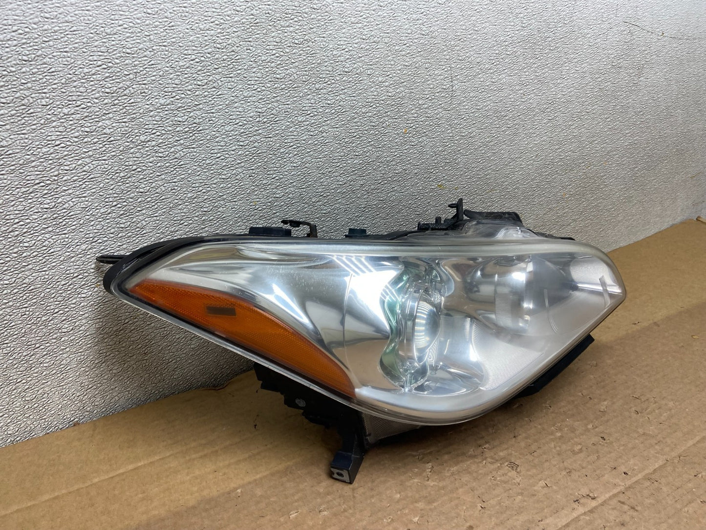 2011 to 2013 Infiniti M37 M56 Right Passenger Side HID Xenon Headlight AB5185 DW2