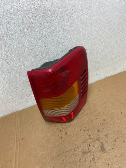 1999-2004 Jeep Grand Cherokee WJ Right Passenger Rh Tail Light AD3053 LK2