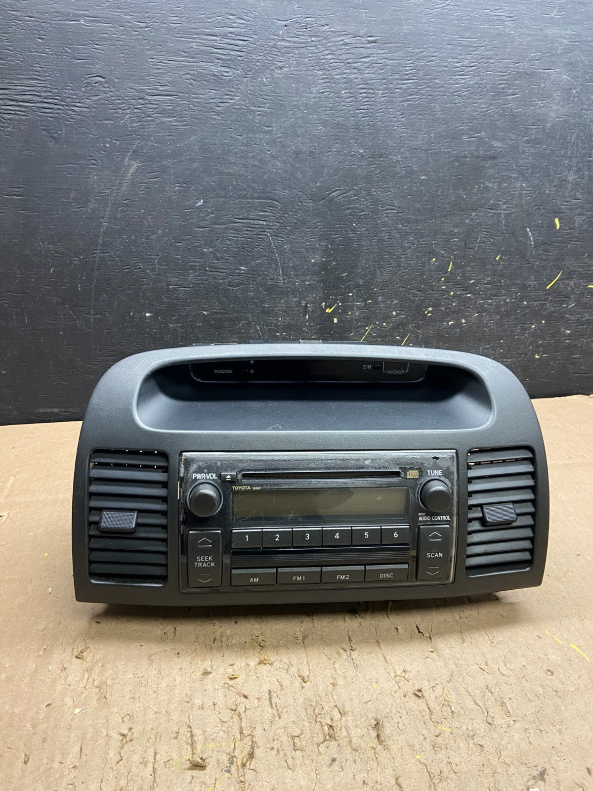 2002 2005 Toyota Camry Radio AM/FM CD Player Air Vent Bezel OEM t6156 DG0
