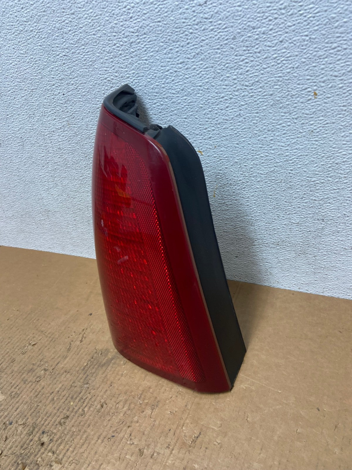 2000 to 2005 Cadillac Deville Left Driver Lh Side Tail Light AE2640 LK1