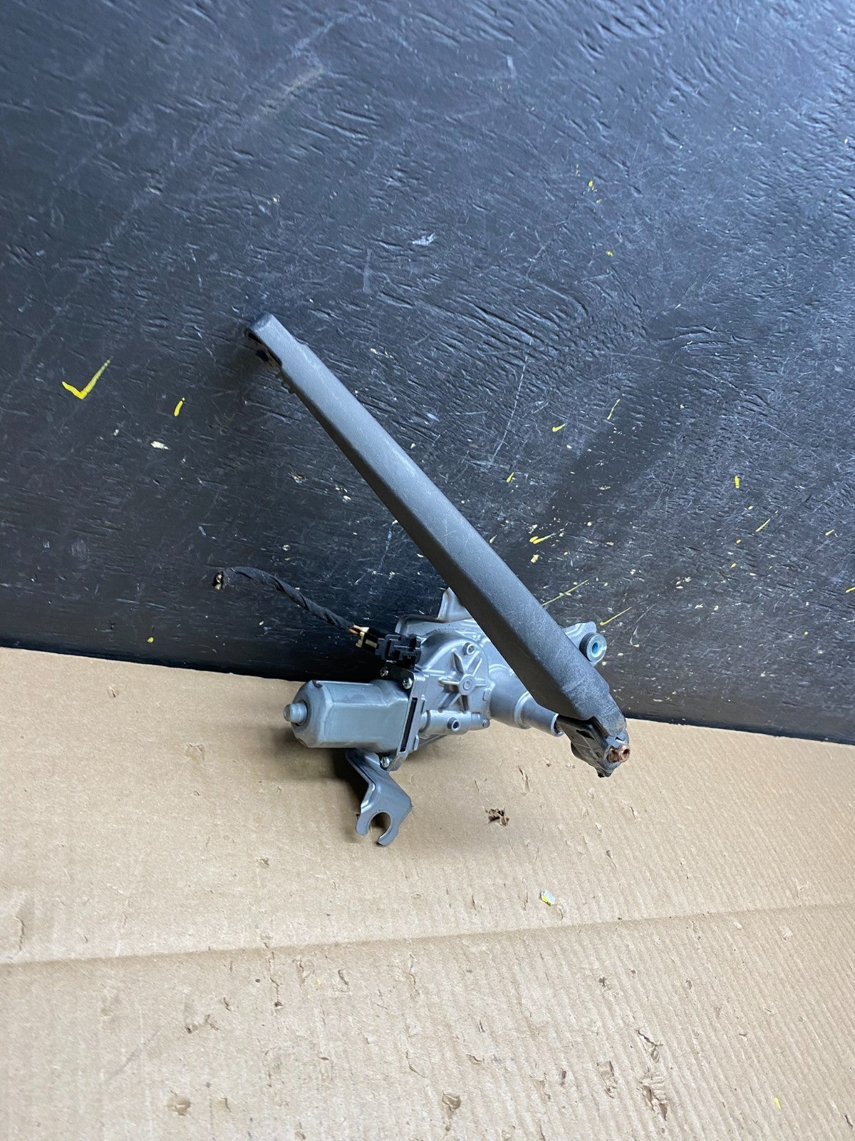 2014-2018 Jeep Cherokee Tailgate Back Door Rear Wiper Motor Wiper V1568 DG2