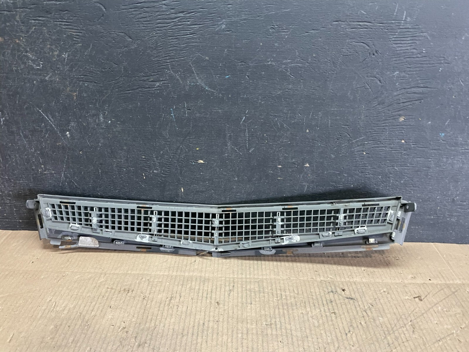 2008 to 2011 Cadillac Cts front Lower Grill Grille J7146 PS5