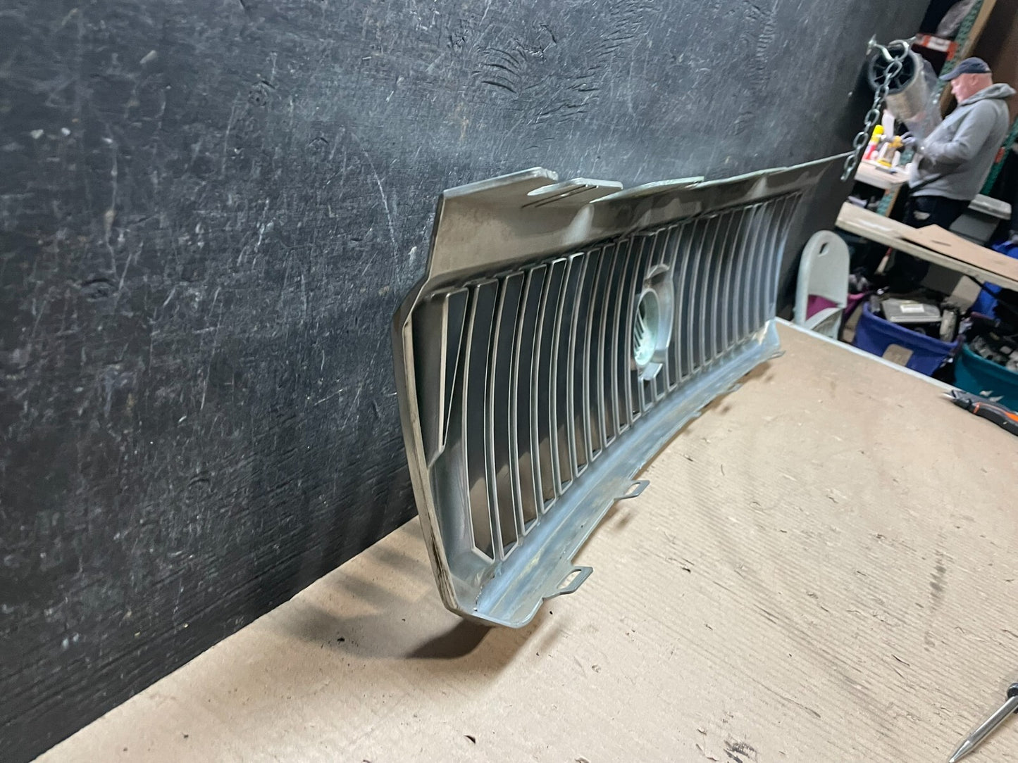 2002 to 2005 Mercury Mountaineer Front Upper Grill Grille Oem j3443 DG9