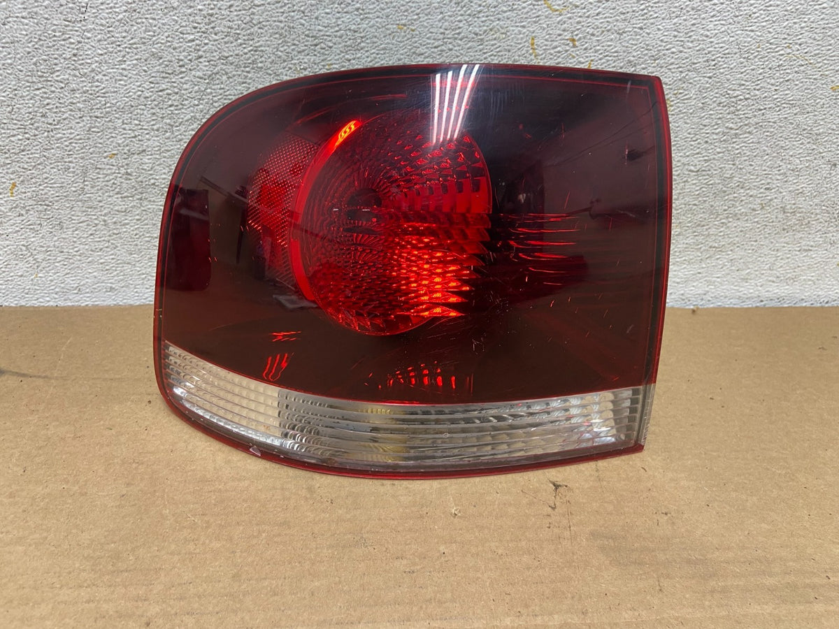 2007-2010 Volkswagen Touareg Lh Driver Left Side Tail Light AH4441 DW0