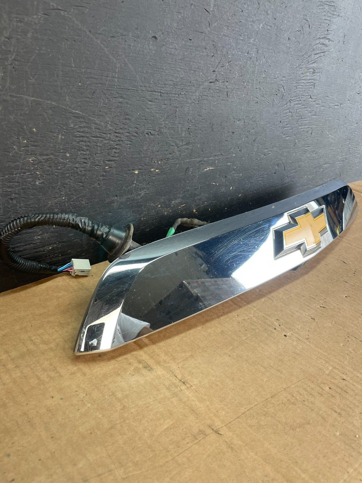 2013 to 2017 Chevrolet Traverse Liftgate Trunk Chrome Molding W/Camera ae8410 DG2