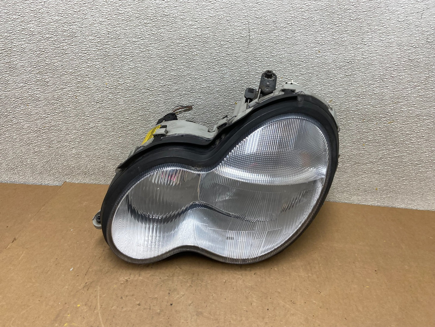 2001-2004 Mercedes-Benz C Class SEDAN Halogen Left Headlight Oem Z6878 DW0