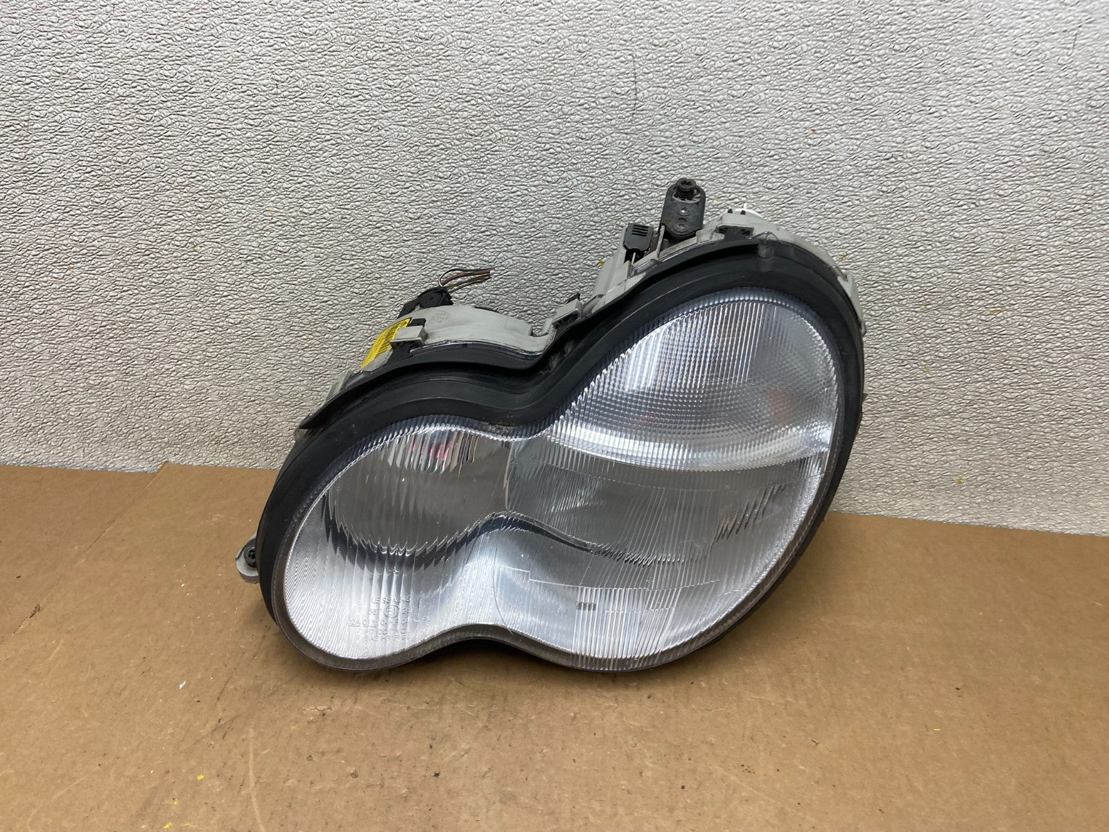 2001-2004 Mercedes-Benz C Class SEDAN Halogen Left Headlight Oem Z6878 DW0