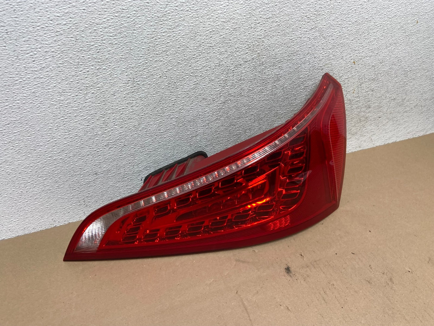 2009 to 2012 Audi Q5 Right Passenger RH Side Tail light AG6617 DW2