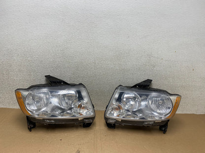 2011-2013 Jeep Grand Cherokee Left+Right Halogen Headlights T8174 DW0