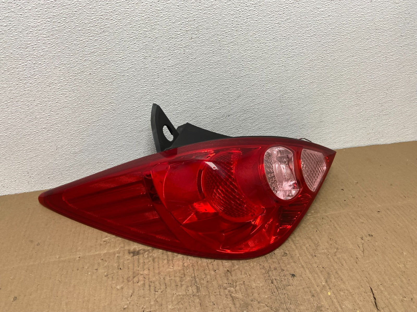 2007 - 2012 Nissan Versa Hatchback Left Driver Side Lh Tail Light AB8477 DW0