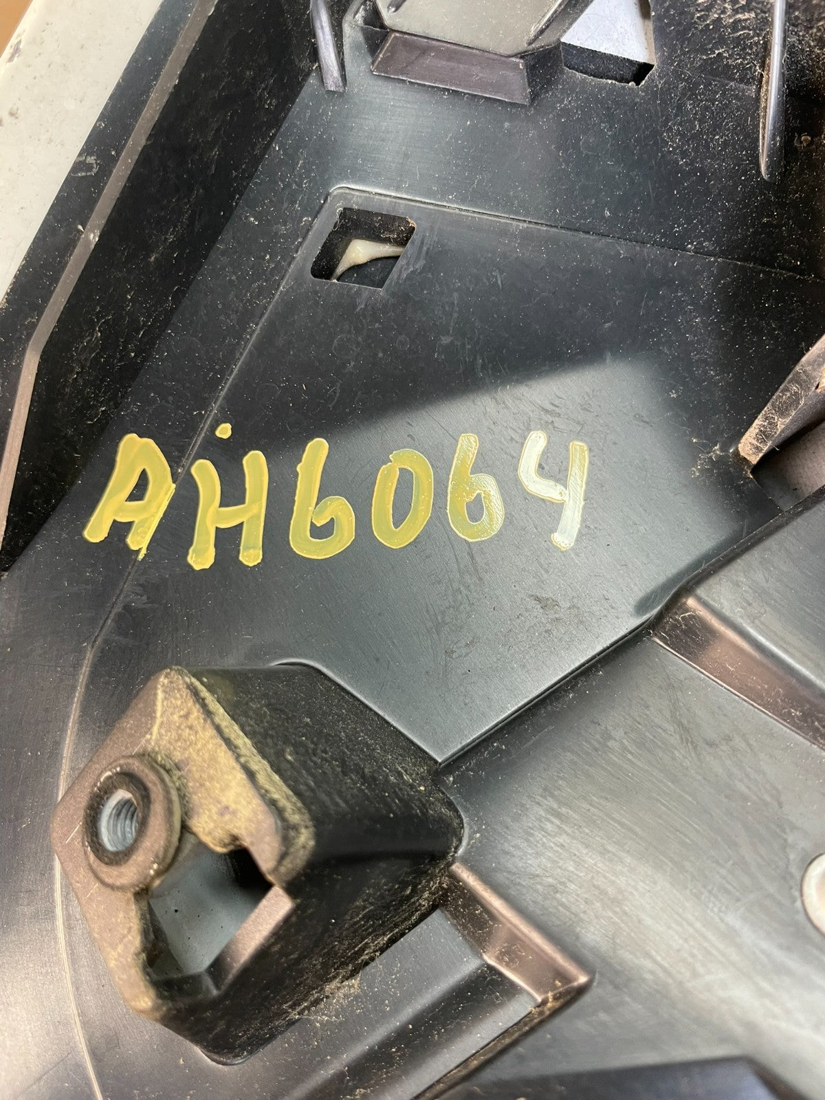 2017 2018 2019 Nissan Rogue Rear Tail Gate Spoiler AH6064 DG8
