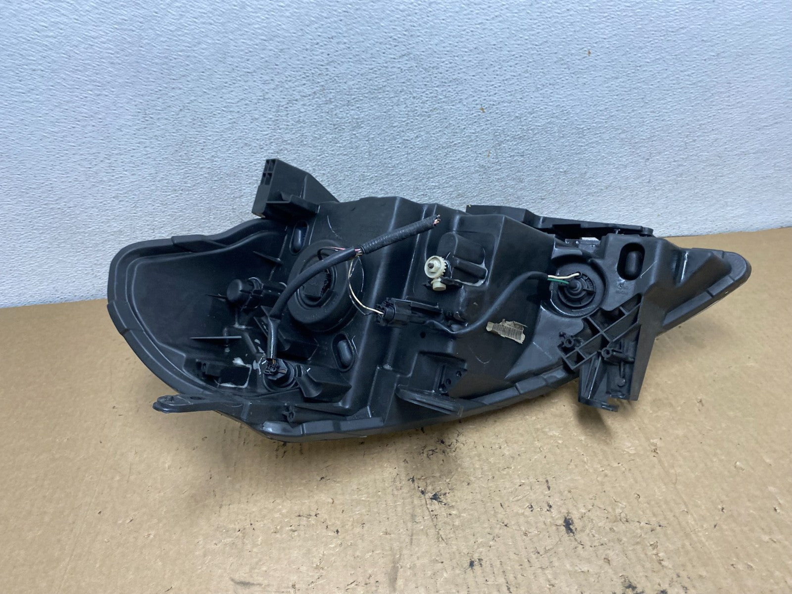 2008 to 2012 Nissan Versa Headlight Right Passenger Rh Side AG2300 DW5