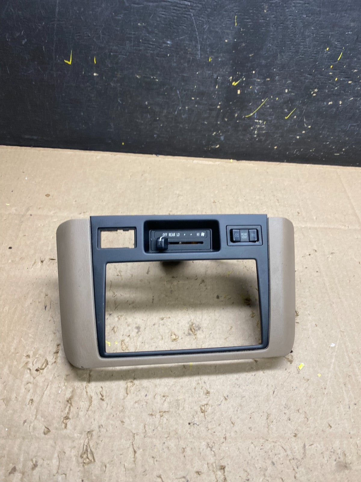 1998 to 2000 Toyota Sienna Center Console Radio Trim Bezel U4915 DG0