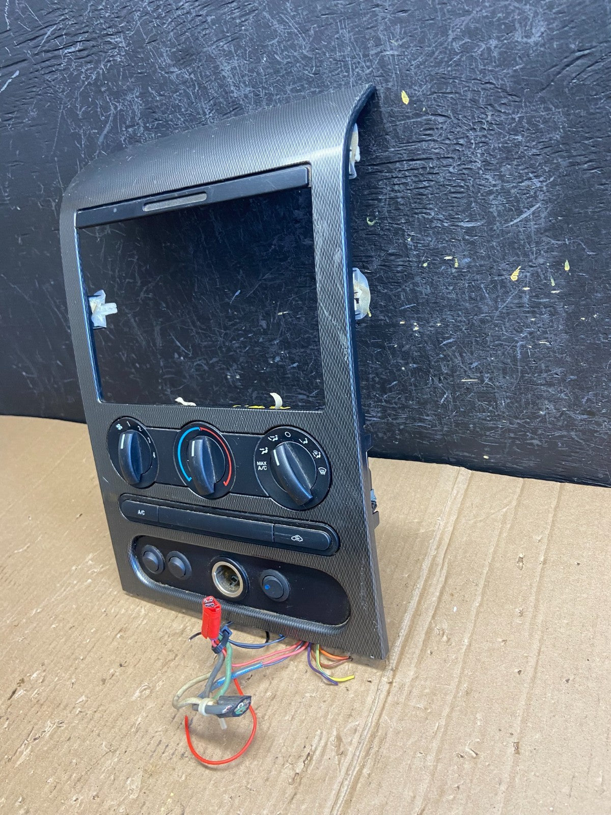 2004 to 2008 Ford F150 Radio Climate Dash Bezel Surround Black ae4078 DG1