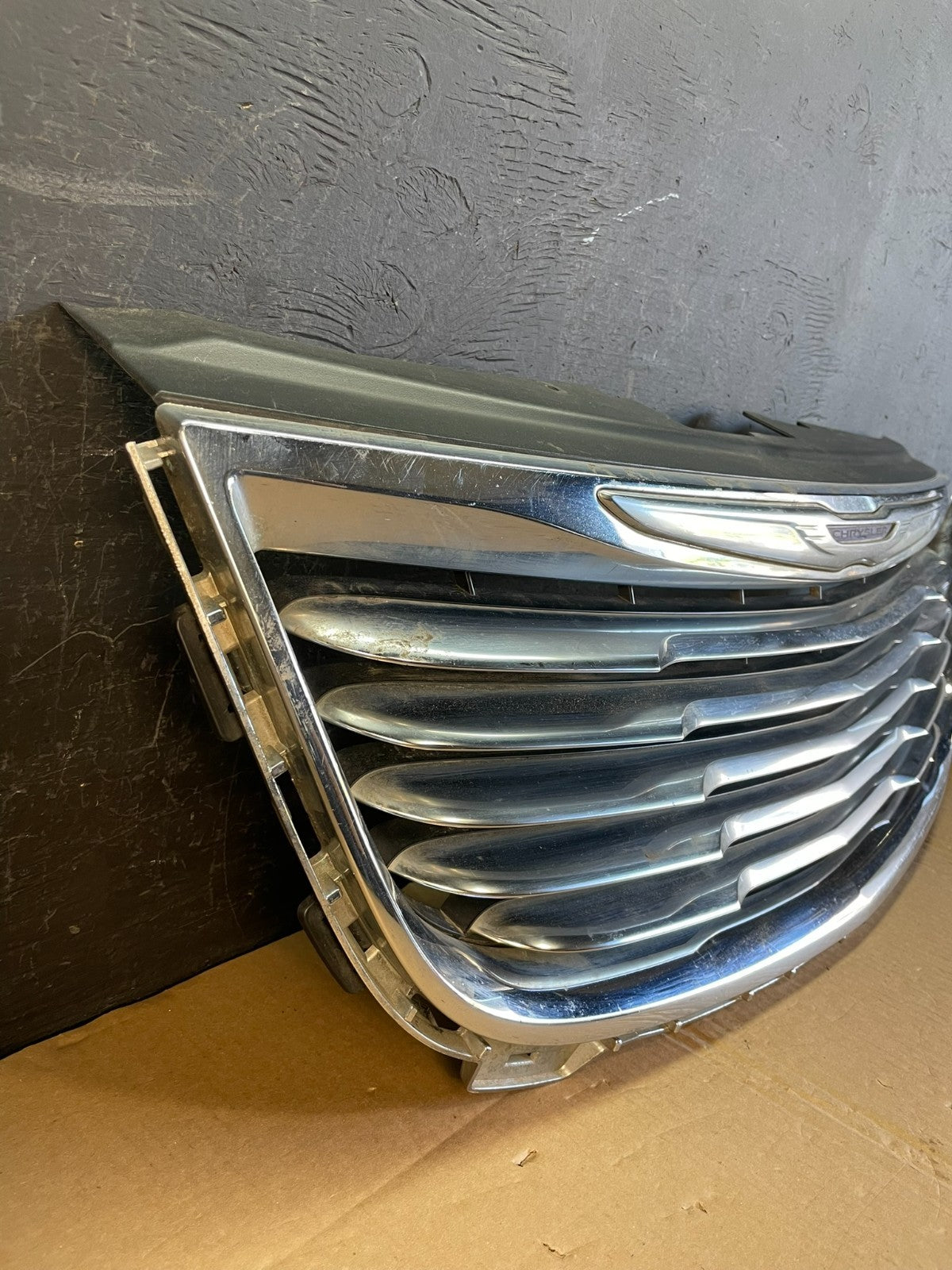 2011 to 2016 Chrysler Town & Country Front Upper Grill Grille AC5452 DG1