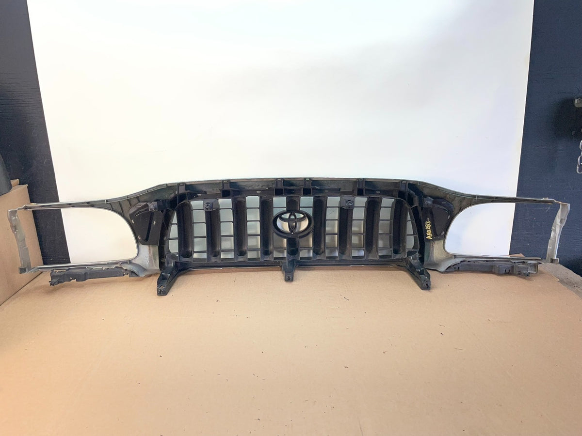 2001 to 2004 Toyota Tacoma Front Upper Grill Grille AH0283 DG3