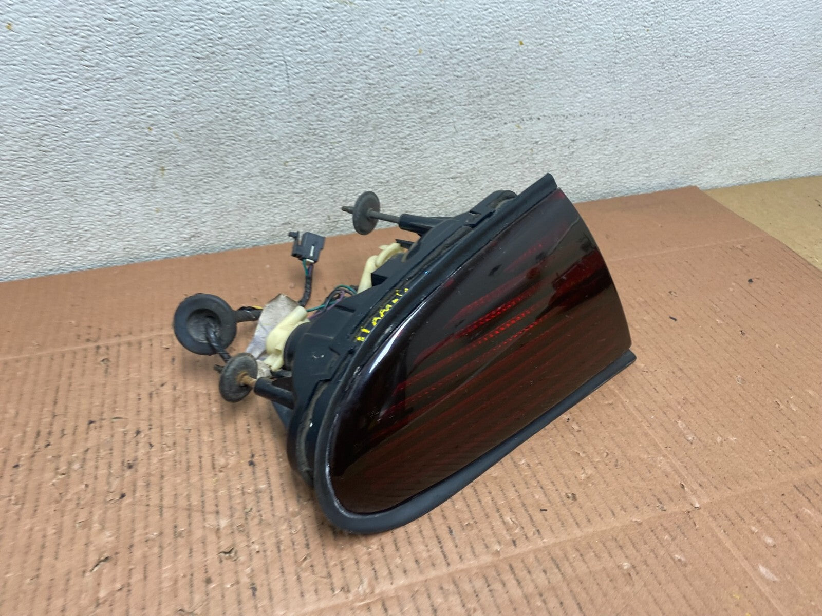 1995 to 2000 Oldsmobile Aurora Left Driver LH Side Tail Light M0188 DW2