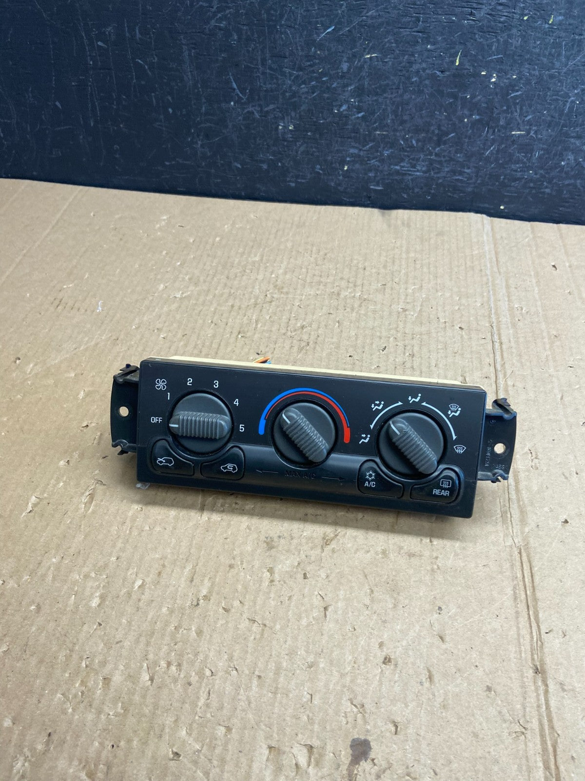 1996-1999 Chevrolet Tahoe AC Climate Control HVAC Rear Window Defogger AE3906 DG0