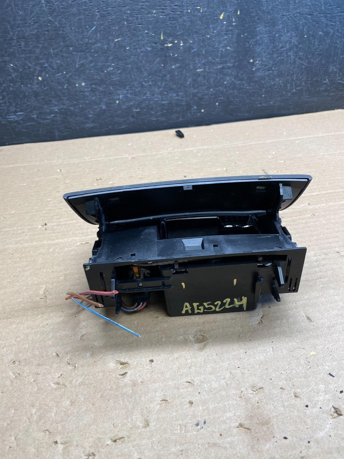 2007 2008 2009 Mercedes W211 E350 Center Console Ash Tray Compartment ag5224 DG4