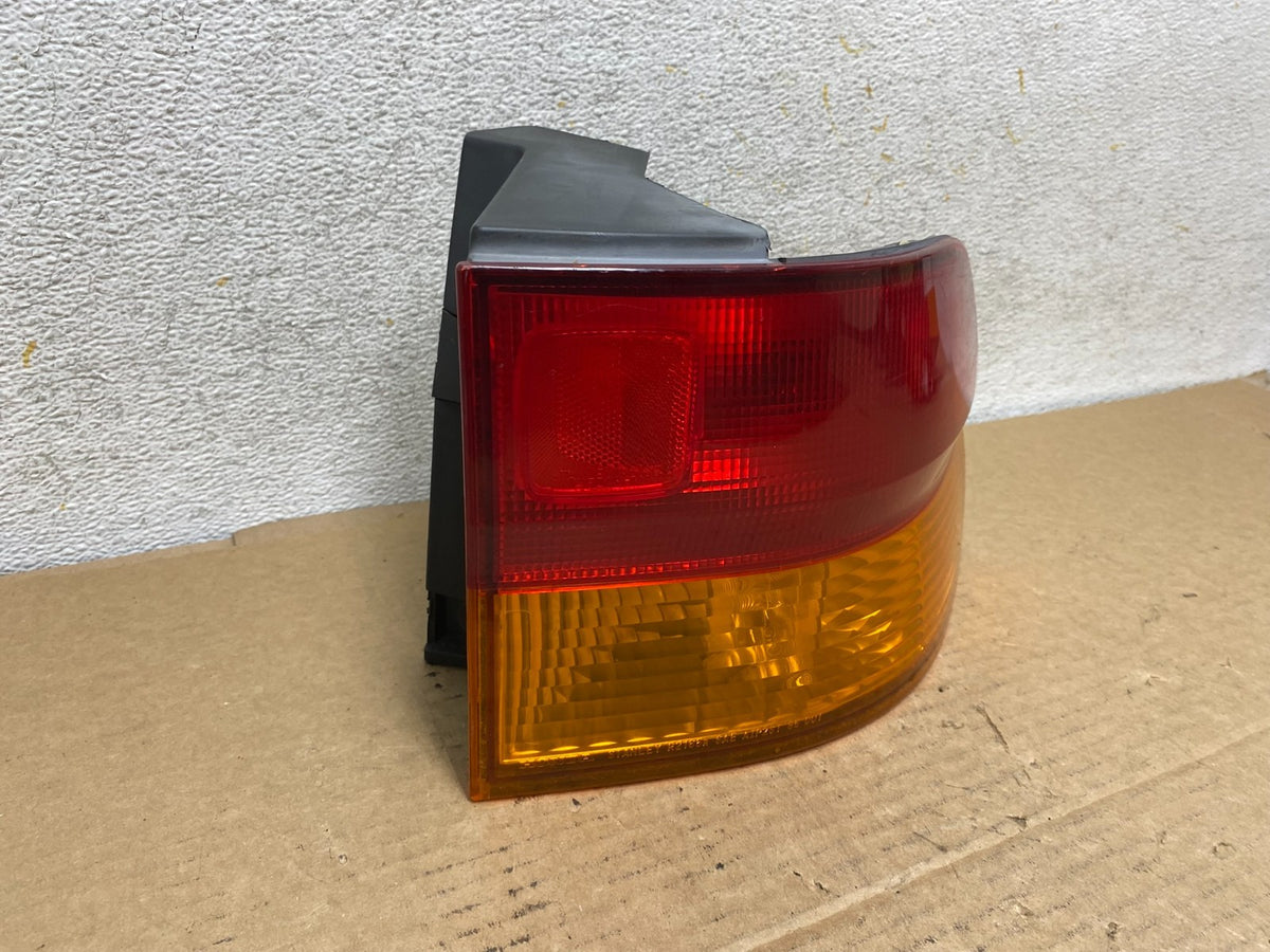2002 2003 2004 Honda Odyssey Right Passenger Side Tail Light AH7983 LK1