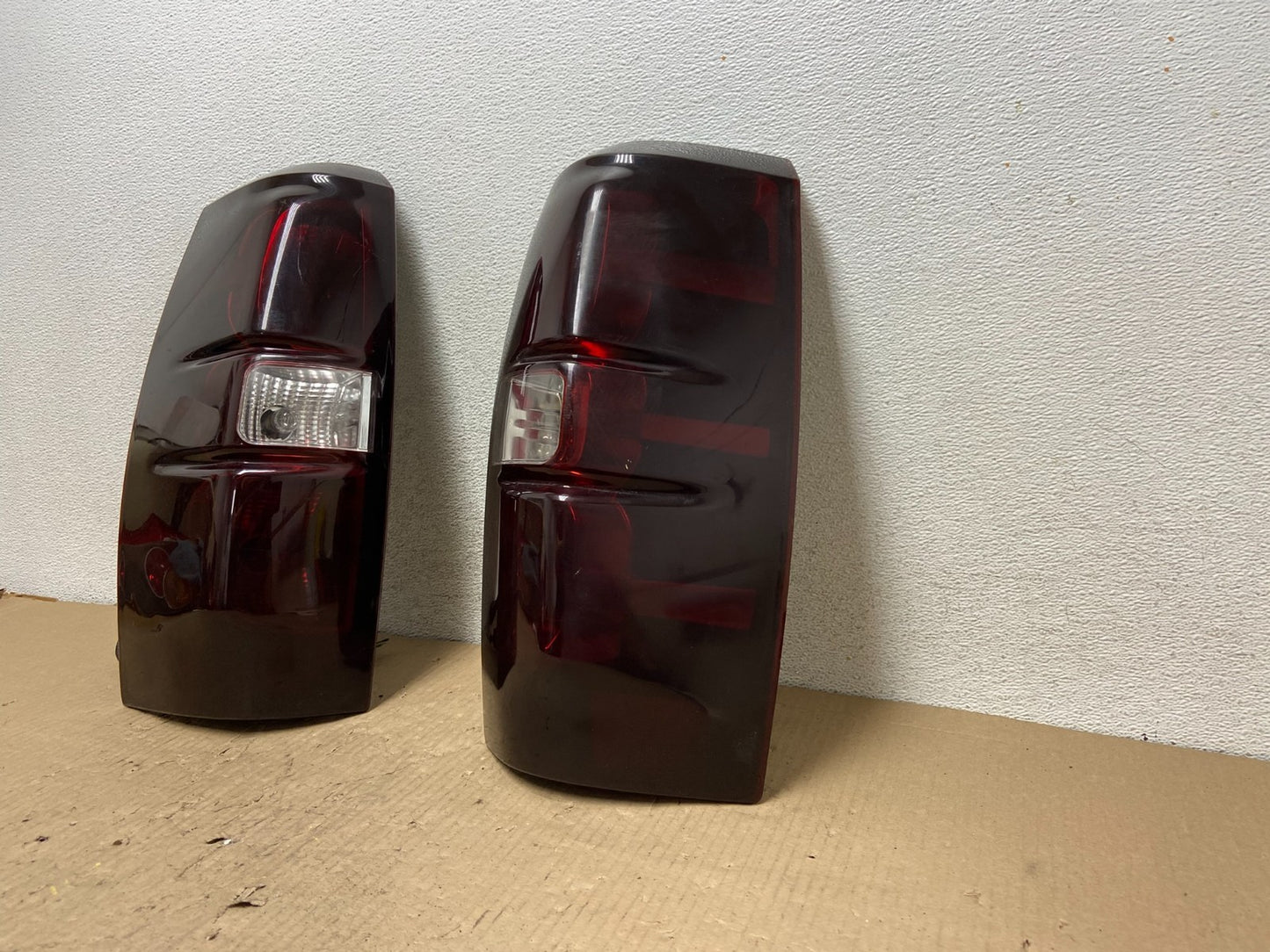 2007-2013 Chevrolet Avalanche Left +Right Side Tail Lights AG8043 DW2