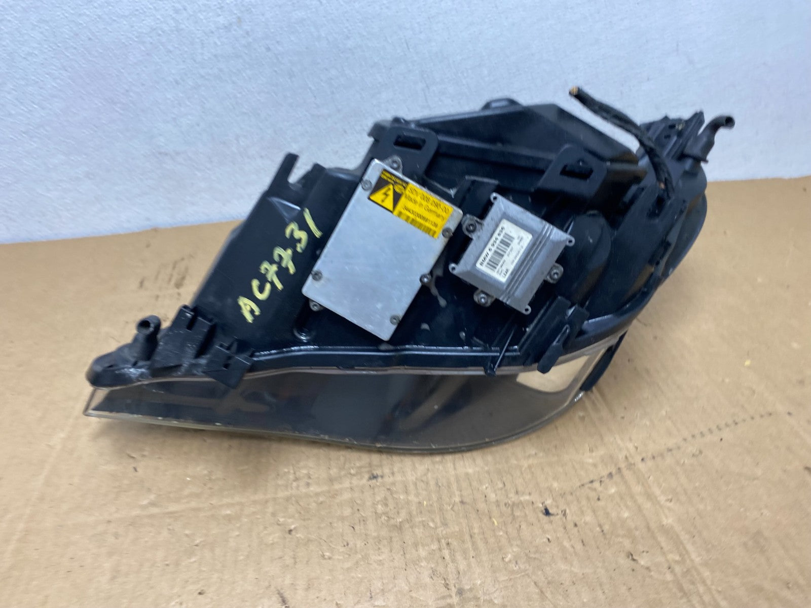 2004 to 2007 BMW 525i 5 Series Headlight Right Passenger Xenon AFS AC7731 DW9