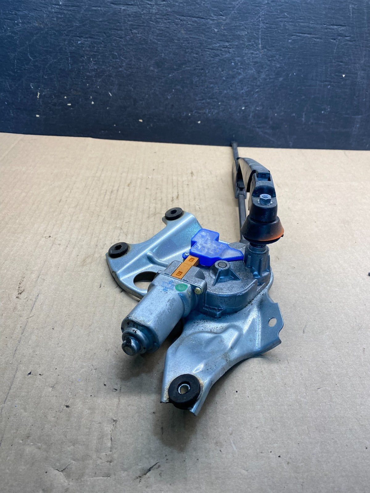 2010 to 2014 Subaru Outback Rear Windshield Wiper Motor AG96594