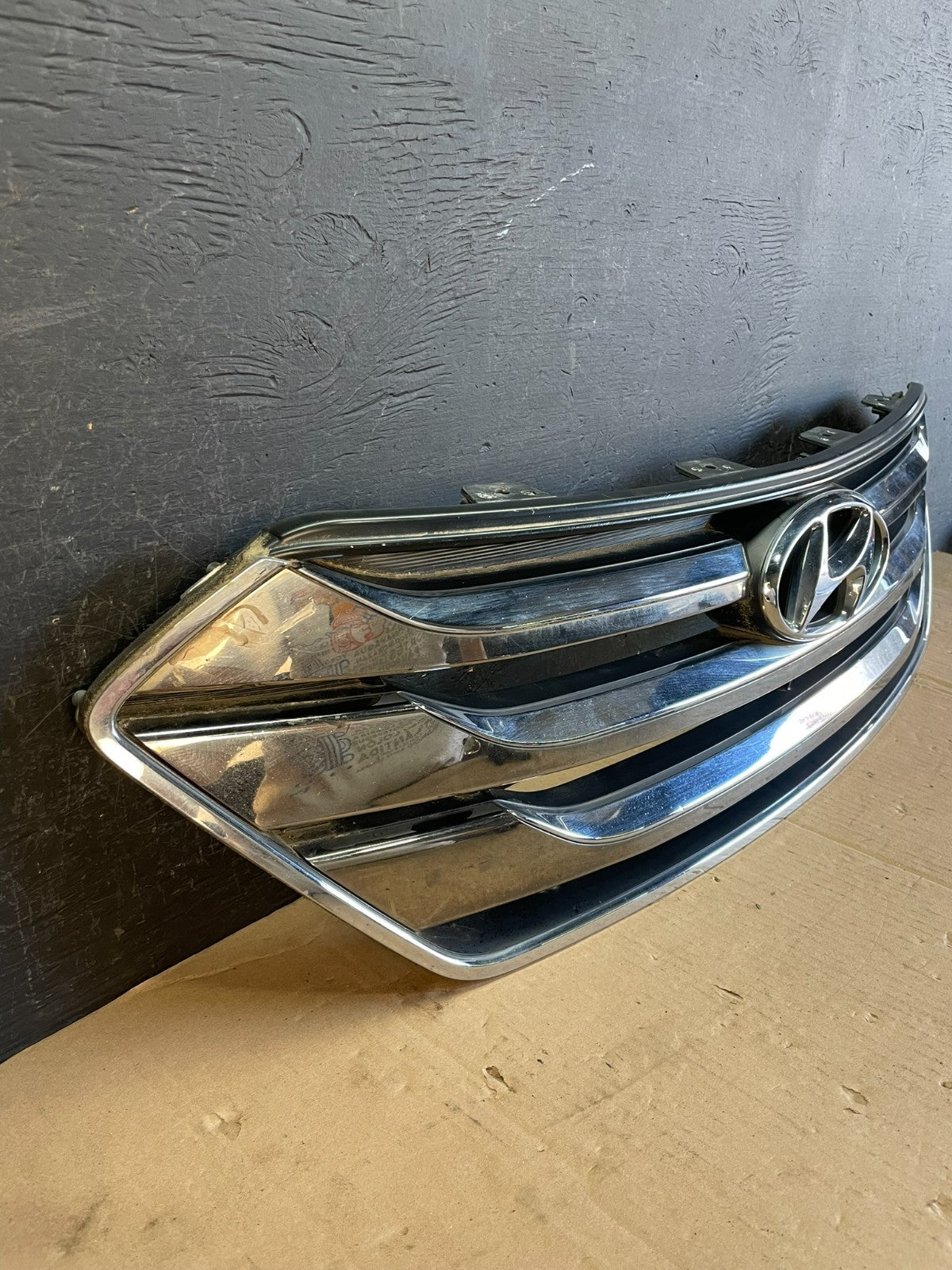 2013 to 2016 Hyundai Santa Fe Front Upper Grill Grille AD8521 DG2