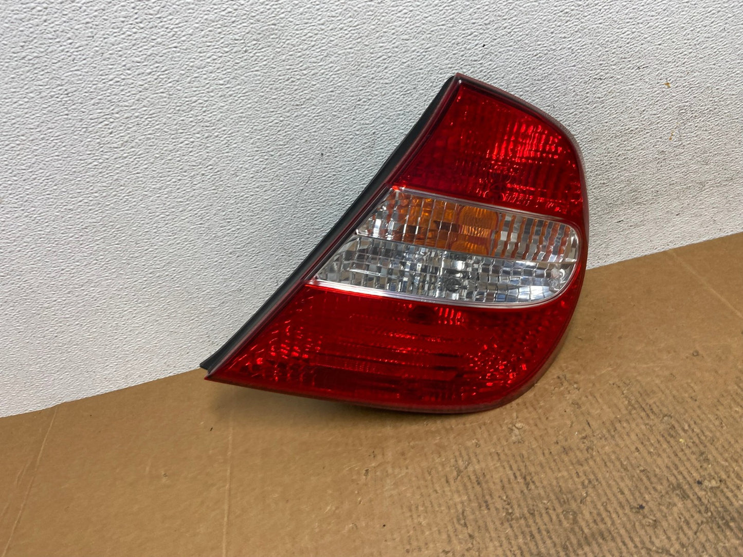 2002 2003 2004 Toyota Camry Tail Light Right Passenger Rh Side AE1546 LK2