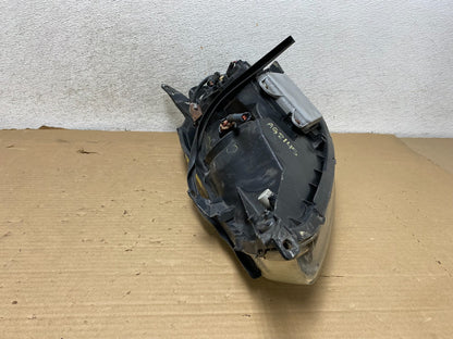 2004-2005 Toyota Sienna Right Passenger Xenon Headlight AG8145 DW7