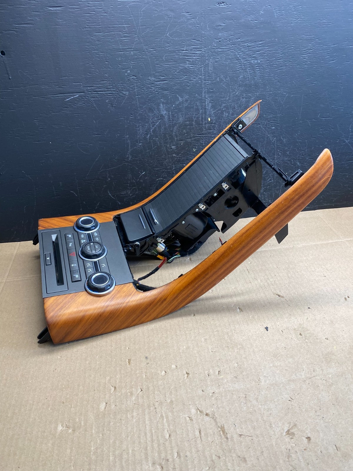 2010-2013 Land Rover Sport Center Climate Console Control Shifter Trim AC6234 DG3