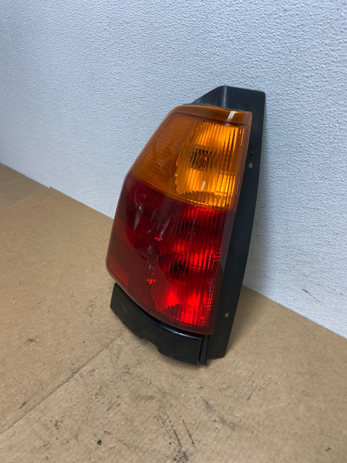 2002 to 2009 Gmc Envoy Left Driver Lh Side Tail Light OEM AC3505 LK1