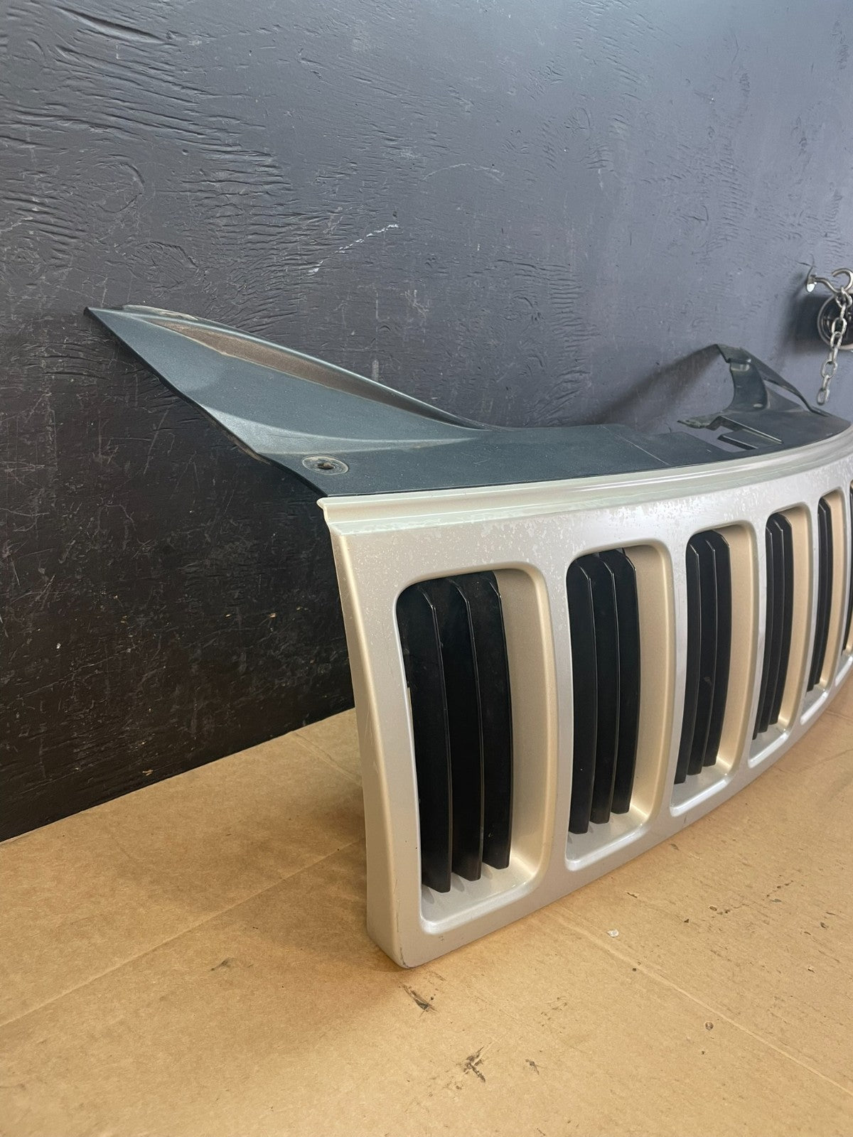 2008 2009 2010 Jeep Grand Cherokee Front Upper Grill Grille AC5089 DG1