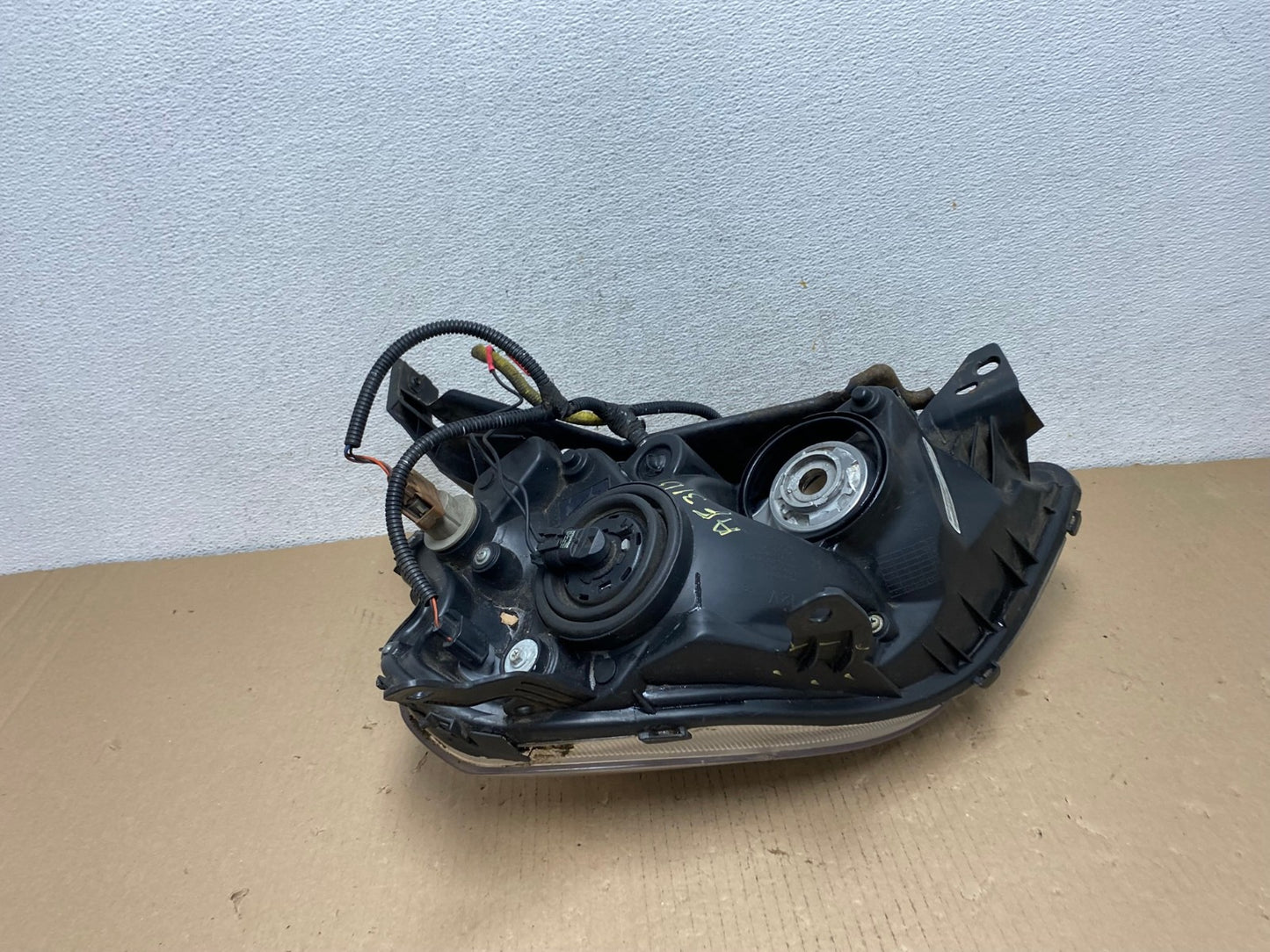 2005 to 2007 Ford Five Hundred Halogen Right Passenger Side Headlight AF3113 LK8