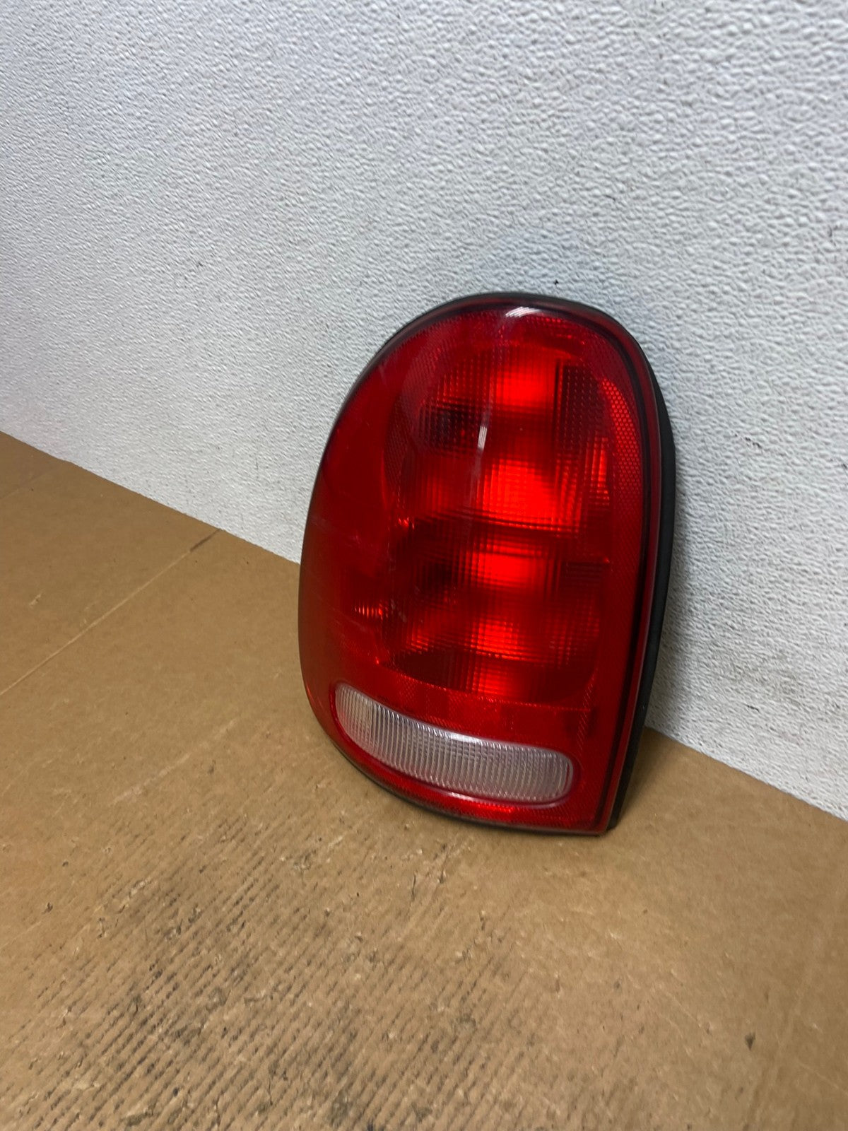 1998 to 2003 Dodge Durango Tail Light Left Driver LH Side AE0194 LK1